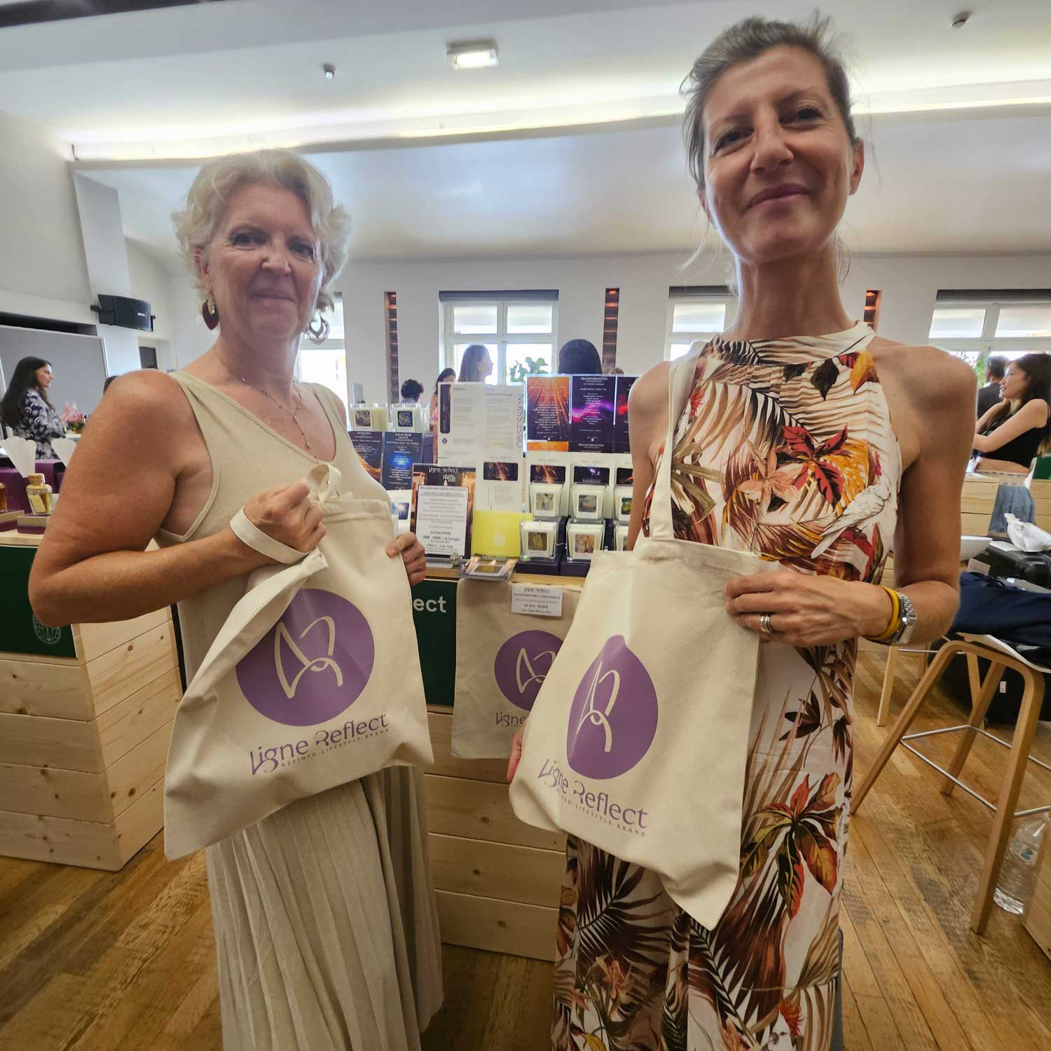 visiteurs salon grasse perfume week stand ligne reflect bougie parfumee luxe